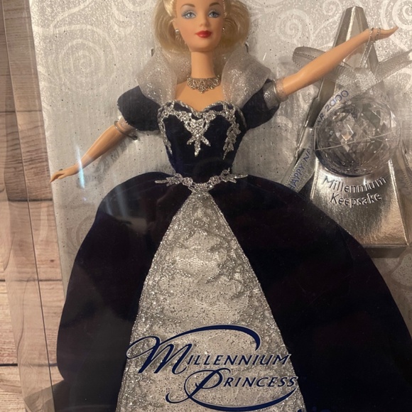 Millennium Princes Barbie - Picture 2 of 5